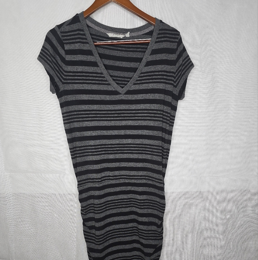 Athleta Topanga Dress Black Gray Stripe T-shirt Dress Knee Length Athleisure M